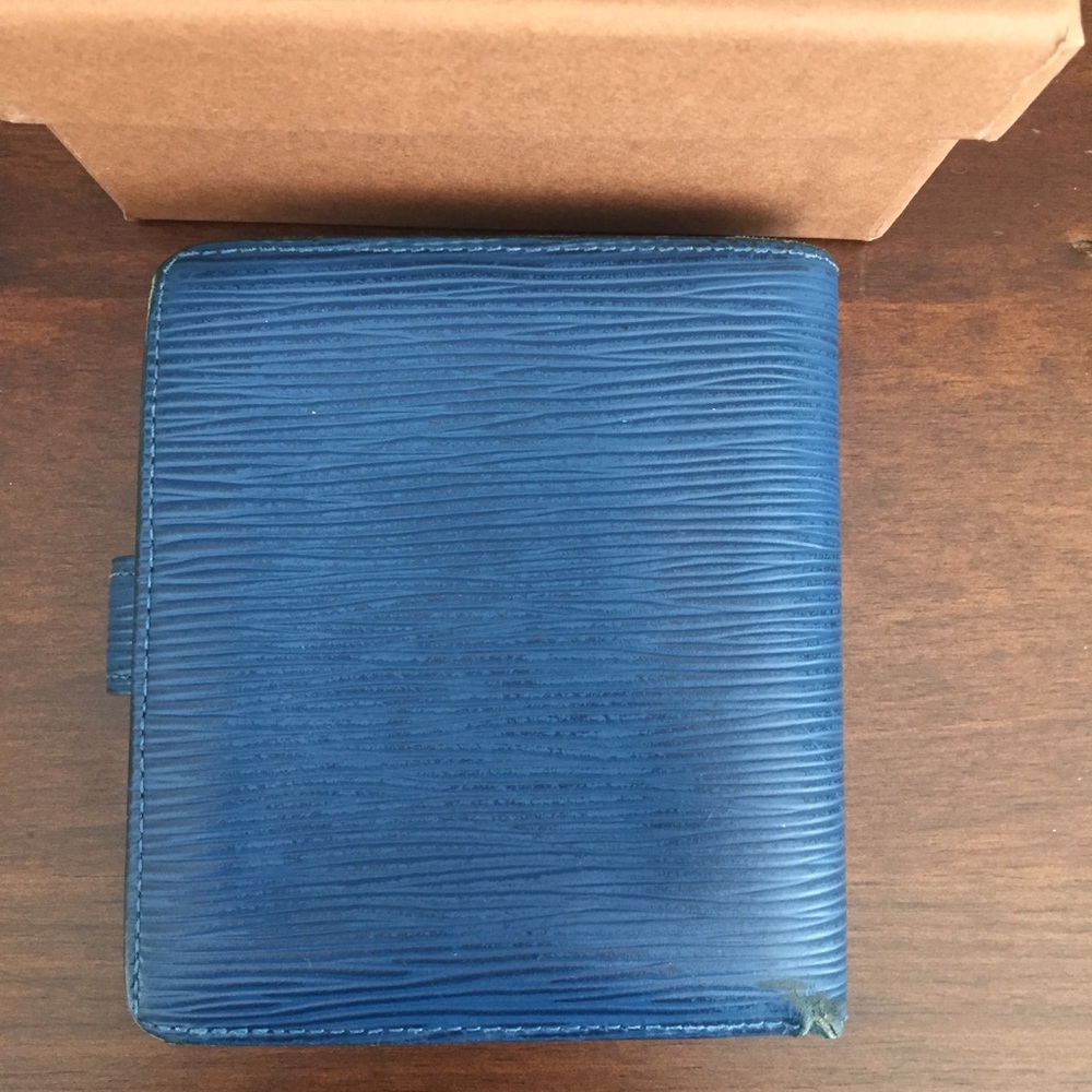 Authentic Louis Vuitton Wallet in Blue Epi Leather with Box - Great CONDITION! - Picture 3 of 9